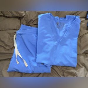 FIGS blue scrubs Sz M (1) shirt and pant